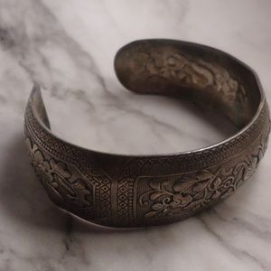 Silver plated cuff floral motif